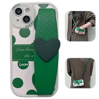 Voor iPhone 13 6.1 inch Love Hart Polsband Groene Stippen Patroon PU Leer Gecoat TPU Telefoon Cover Back Case met Schouderriem