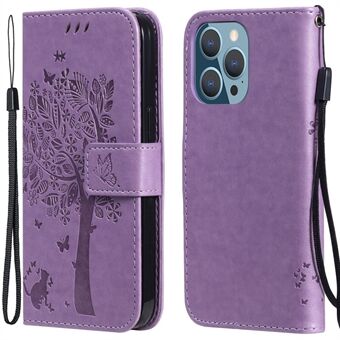 Kat en houtpatroon Embossing Kaartsleuven Beschermende lederen portemonnee Telefoonhoes met praktische riem voor iPhone 13 Pro 6.1 Inch